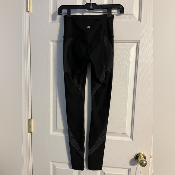 Lululemon Mapped Out High-Rise Tight Size 4 28" - Picture 7 of 9